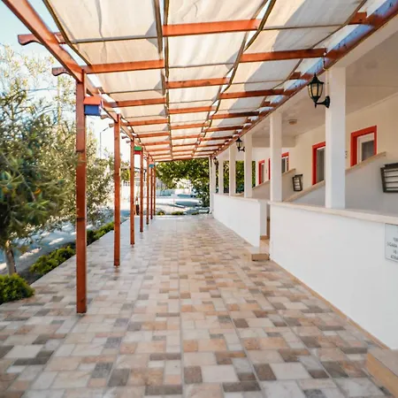 Ξενοδοχείο με διαμερίσματα Malibeach *