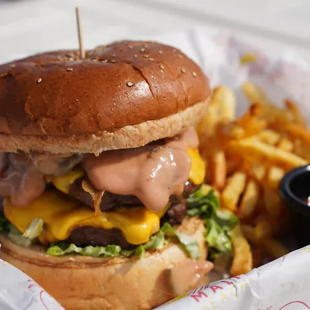 Ξενοδοχείο με διαμερίσματα Malibeach Seferihisar