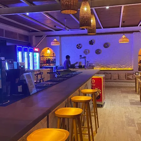 Ξενοδοχείο με διαμερίσματα Malibeach Seferihisar